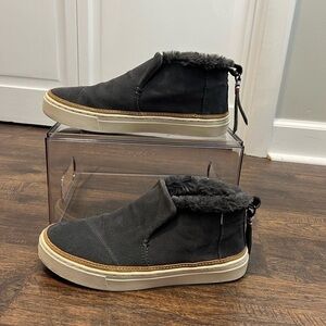 Tom’s Paxton Suede Slip-On Shoes With Faux Fur Lined Size Women’s 6.5 Color Gray